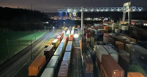 intermodal trains on the dockside at London Gateway