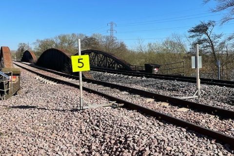 5mph speed restriction sign on Nuneham Viaduct